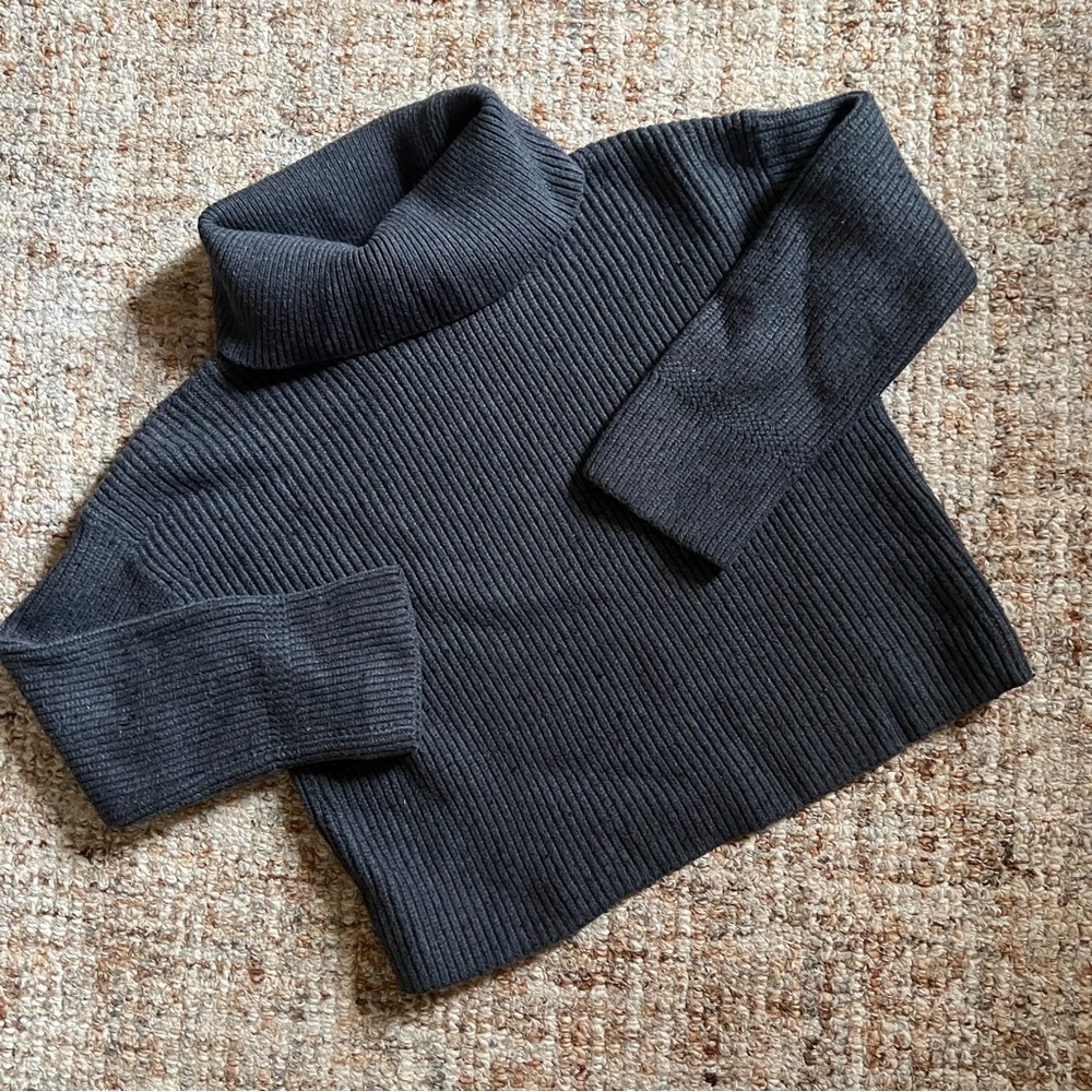 Banana Republic Dark Gray Turtleneck Sweater